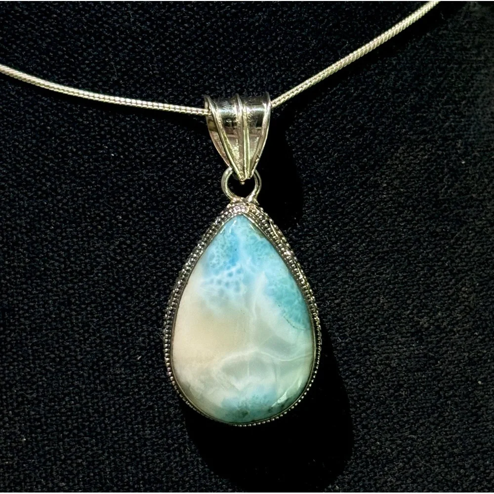 925 Sterling Silver Caribbean Blue Larimar Pendant - Picture 5 of 10